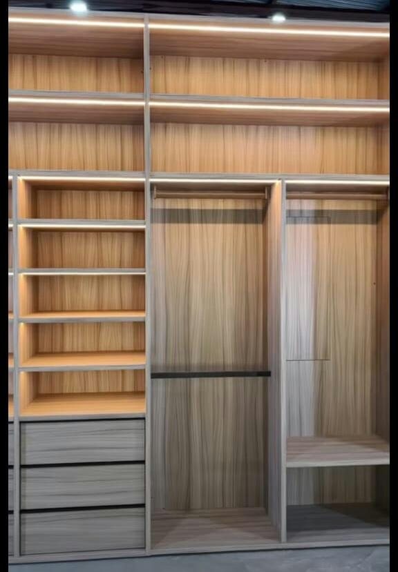 Oak wardrobe with LED shelves